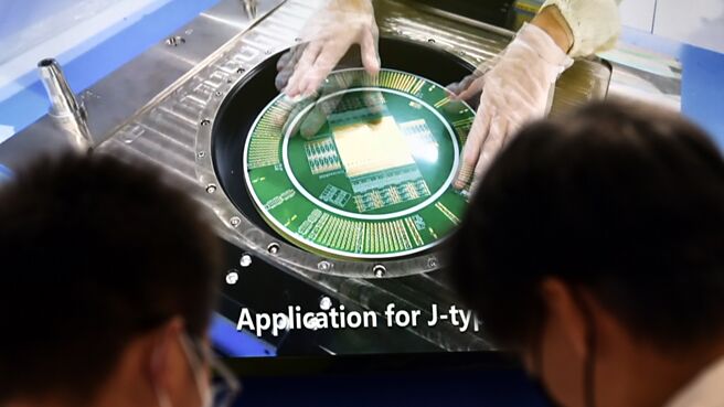 从产业关联表思考，若能善加规划半导体上、中、下游，从设计、生产、应用、到服务端都能从产业关联的视角出发，则未来半导体产业仍有可能成为火车头产业。图／本报资料照片