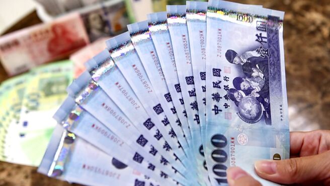 14家金控获利出炉，上半年累计获利2,192.25亿元，年减35.03％，但仍排名史上同期第四。图／本报资料照片