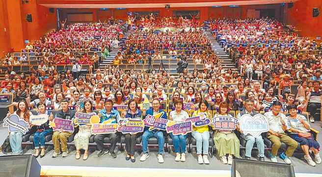 新北市妇女大学迈入第14年，成果展于10日在市府热闹登场，主题为「HER未来，女子未来」。（新北市社会局提供／高钧麟新北传真）