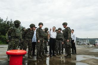 顧部長慰勉操演部隊 肯定演訓辛勞