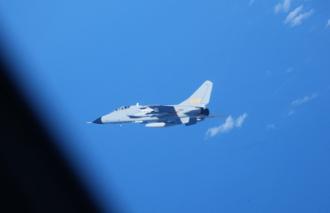 共機連2日異常逼近日機 一度僅距30公尺