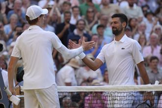 溫布頓》喬帥嘆歲月不饒人 遭球王辛納直落三止步4強