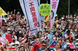 左砍退休俸、右喊提升地位  李來希嗆賴反罷：小恩小惠大可不必