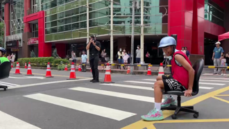 中壢警分局辦公椅滑行大賽 趣味活動建立青少年正確觀念