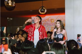 蔡詩芸穿馬甲衝夜店　王陽明現身台下