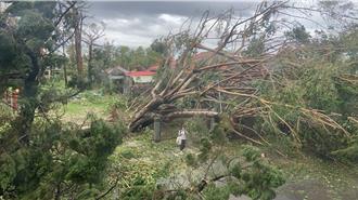 台南后壁教养院风灾重创 360名身障生受困 志工涌入救援