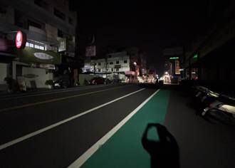 白色實線旁能騎車？機車族霧煞煞 警方曝「差5公分」就挨罰