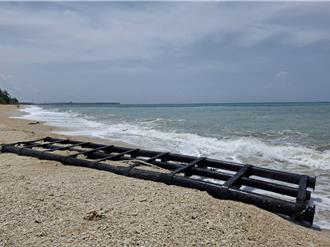 丹娜絲吹毀屏東光電模具 殘骸竟漂到澎湖！澎管處說話了