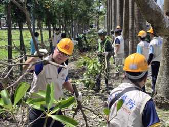 高雄後備輔導中心跨區增援台南災後復原   展現忠愛袍澤情