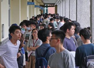 分科測驗公民考街頭藝人、外送員 教師：閱讀理解成關鍵