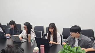 探班《初入職場·中醫季》 芒果實習生肩負海選大任