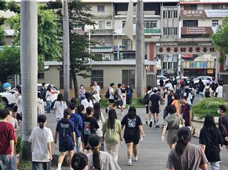 大学分科测验最后一天！考生认为数乙简单、公民偏难
