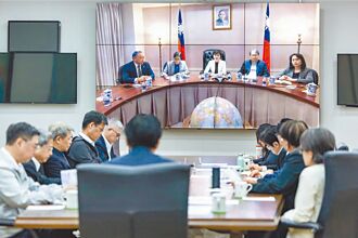 脱中入美 台湾经济绝路一条