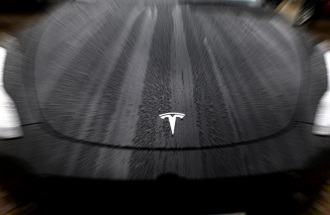 高房價逼出「車居族」？ 工程師住特斯拉 3年省41萬