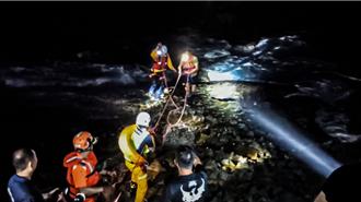 2男貓鼻頭釣魚受困礁岩獲救 墾管處：公告禁止進入要開罰