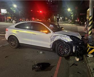 台中25歲男「海派」喝酒 開保時捷闖紅燈撞小黃慘了