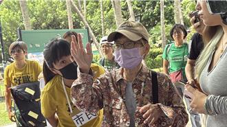 凍未條！民主行動隊台中宣講挺罷免 阿嬤當場舉手嗆聲