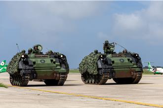 裝甲車殺入馬公機場  漢光41號演習反機降操演