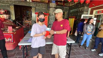 連擲20聖筊爽抱百萬！鹿野聖安宮擲茭挑戰賽登場