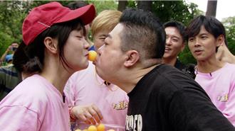 好慘！籃籃被迫「對嘴董至成」大崩潰 吃完韭菜剃牙硬上瘋了