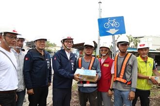 黃敏惠、陳其邁擦肩而過！災後同場慰勞未碰頭