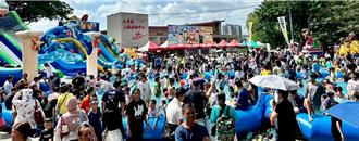 大里人潑水節嗨翻！2000人湧入 200噸水戰消暑又解壓