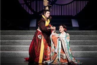 独家》孙翠凤爆后台坐轮椅、吞止痛药上台！女儿陈昭婷昏倒急就医