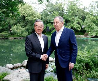 王毅會見俄羅斯外長拉夫羅夫 共同籌備下階段高層交往
