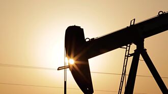 陸連三月停購美油 沙國撿到槍