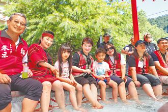 谷關溫泉廣場回歸 盧秀燕泡腳認證