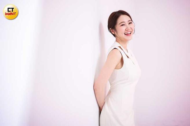 曾到美國、德國求學，李芸說著一口流利外語，也因此獲得全英文主持機會。（圖／本刊攝影組）