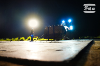 汉光41》台南基地模拟跑滑道抢修  战机秒恢復战备起飞接敌