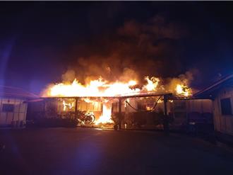 彰化三合院凌晨大火    7旬嬤嗆傷送醫