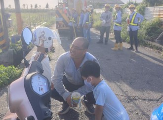 台電爸爸拚搶修「7天沒見孩」兒衝現場！動人畫面曝