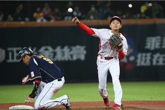 職棒球星曾傳昇涉賭案  士林地院認莊家、賭客22人均無罪