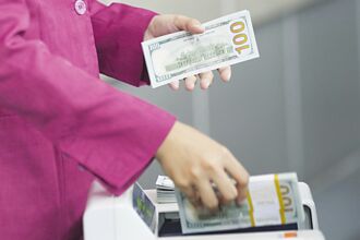 美国太会花钱了