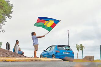 新喀里多尼亚立国后 仍属法国