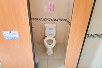 长辈安心如厕 苗栗拚县内坐式公厕达4成
