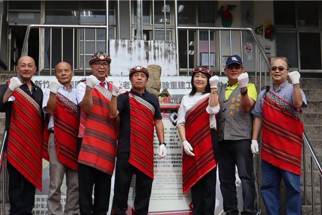 尖石乡嘉兴国小义兴分校校舍老旧，危及到学童上课安全，县长杨文科立即指示教育局规画重建。（邱立雅摄）