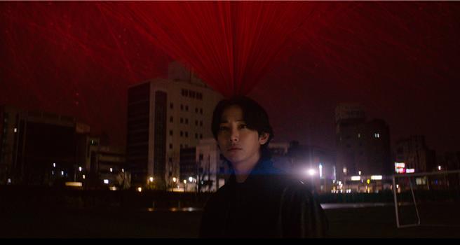 劇中李洙赫頭上滿佈著象徵發生「性關係」的紅線。（Hami Video提供）