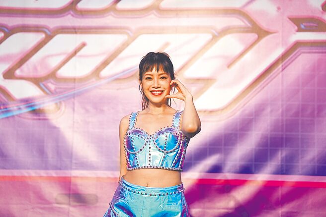 徐懷鈺13日出席電音派對，不僅登台獻唱也帶來DJ秀。（Blowin’ in the Wind大風吹提供）