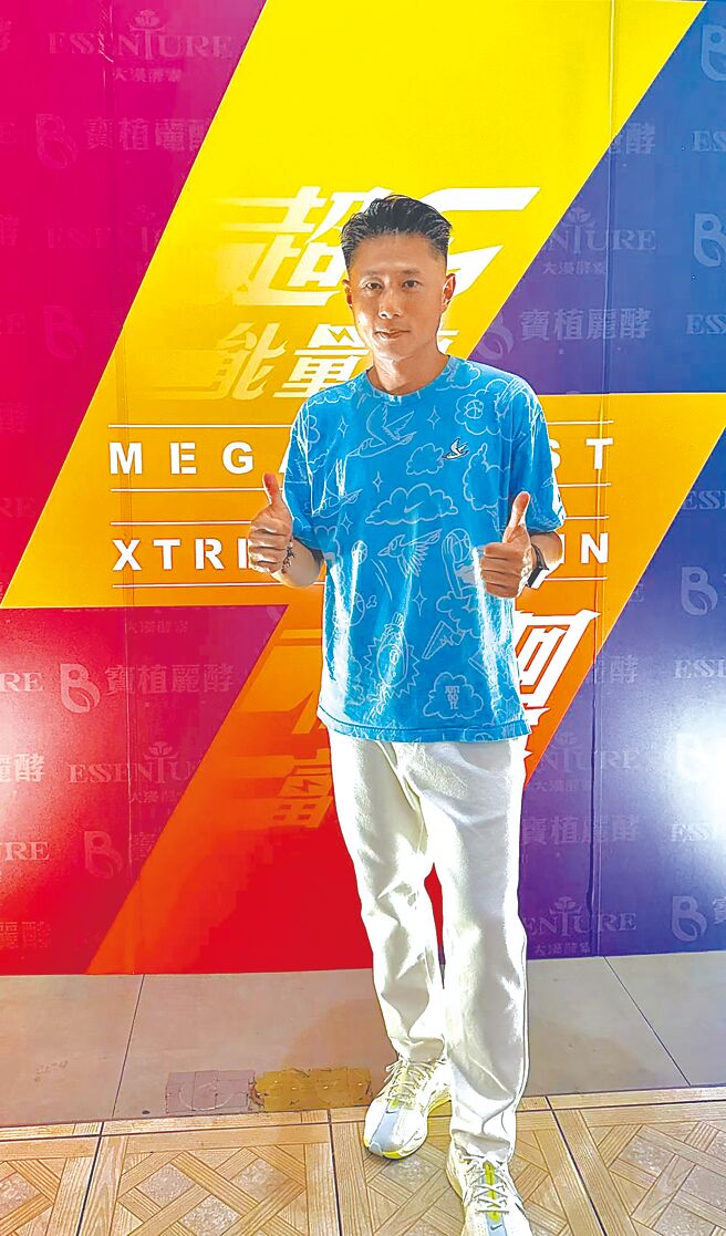 彭小刀12日在高雄出席一日店長活動。（品牌提供）