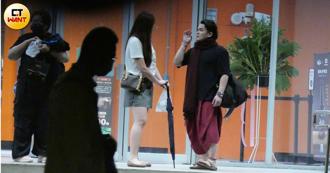 直擊》黃浩詠車卡私人停車場　宋羽葤火速現身助陣