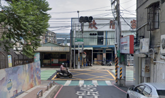 新北五股成泰路1.4公里連遇4紅燈挨批 交通局派員查修