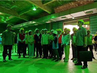 卓榮泰高雄視察仁武糧倉、興達港海巡基地