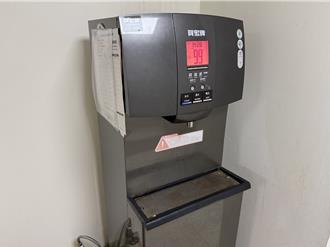 萬華太陽圖書館爆民怨！椅子難坐、沒飲水機、申訴還被嗆