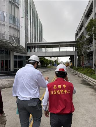 三元電池廠大火 台泥老董張安平趕回高雄視察