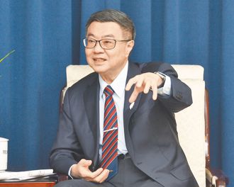 卓揆喊「普發1萬只能買遙控飛機、冰箱」 網炸鍋罵翻了