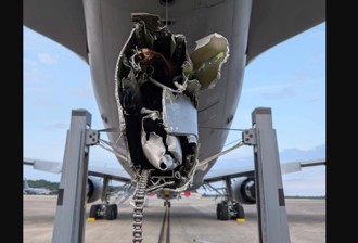 美軍KC-46A加油機重傷照流出 機尾一片狼藉