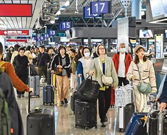 暑假到 长荣航、雄狮权证热